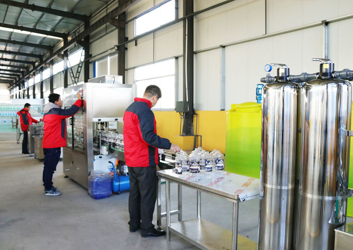 本实用新型公开了一种车辆的降噪装置和车辆
